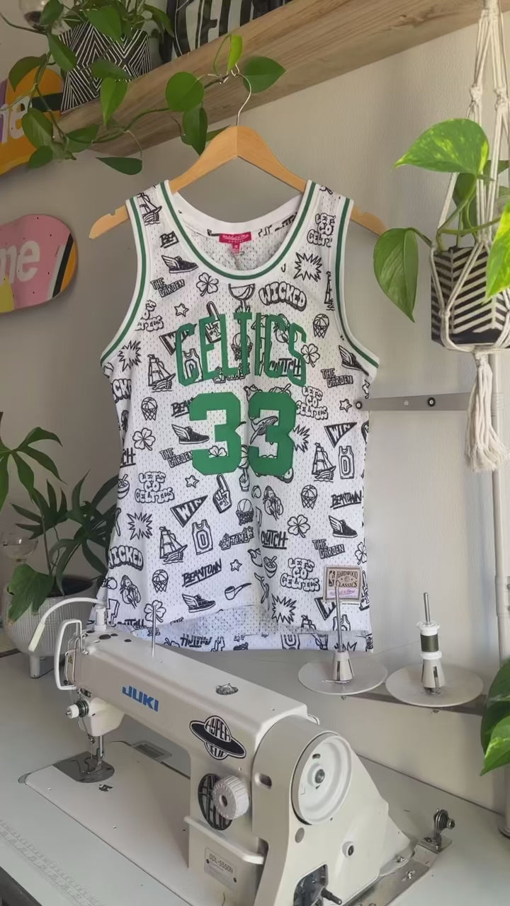 The making of a white and green Mitchell & Ness Larry Bird jersey upcycled to a 5-Panel Hat.